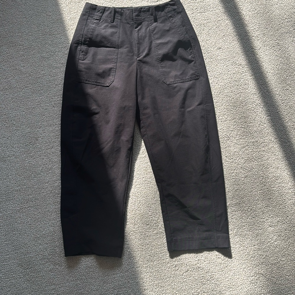 Athleta Skyline Barrel Leg Utility Pant in Green and Black Size 10